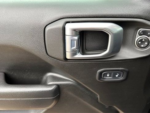 Certified 2022 Jeep Gladiator Willys image 14