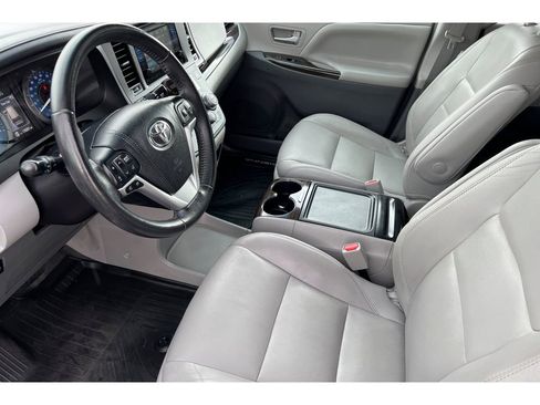 Used 2017 Toyota Sienna XLE w/ XLE Navigation Package image 12