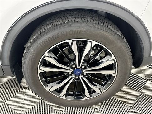 Used 2022 Ford Escape SE w/ SE Sport Appearance Package image 20