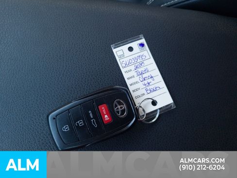 Used 2025 Toyota Camry SE image 33