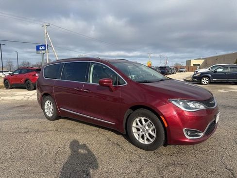 Used 2020 Chrysler Pacifica Touring-L image 1