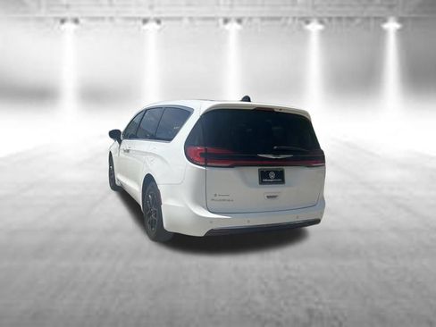 Used 2023 Chrysler Pacifica Touring-L FWD image 61