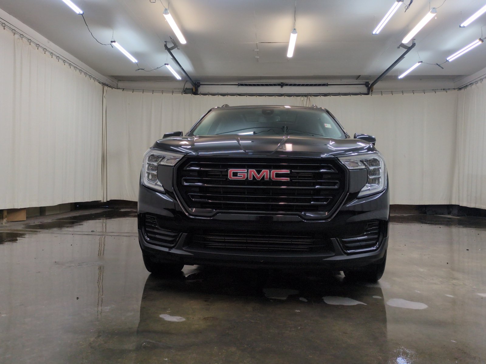 Used 2023 GMC Terrain SLE w/ Driver Convenience Package AWD/4WD image 10