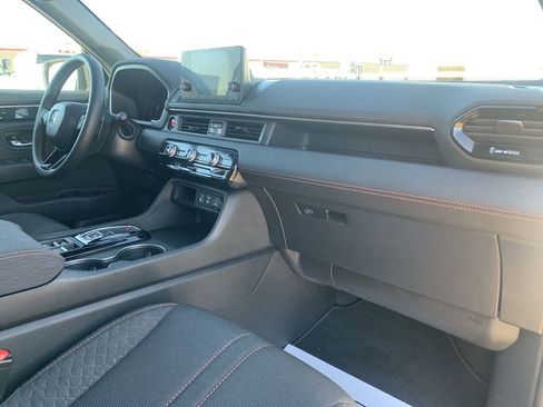 Used 2025 Honda Pilot Sport image 27