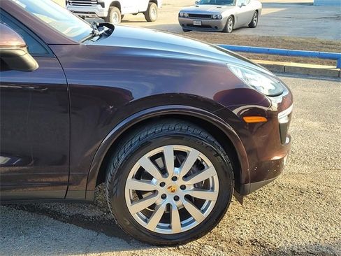 Used 2017 Porsche Cayenne Platinum Edition image 7