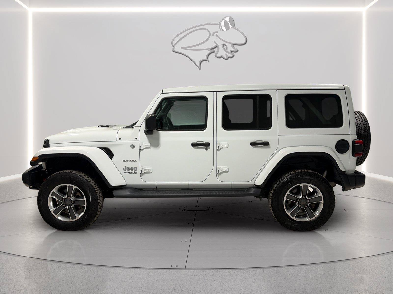 Used 2019 Jeep Wrangler Unlimited Sahara w/ Safety Group AWD/4WD image 2