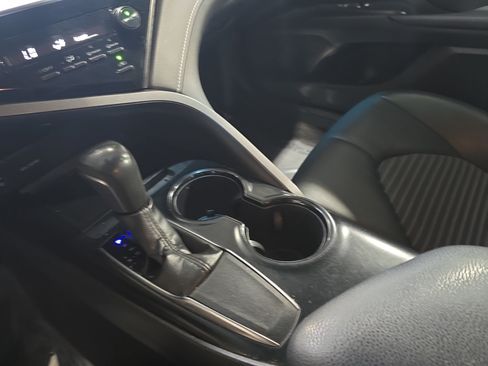 Used 2019 Toyota Camry SE FWD image 24