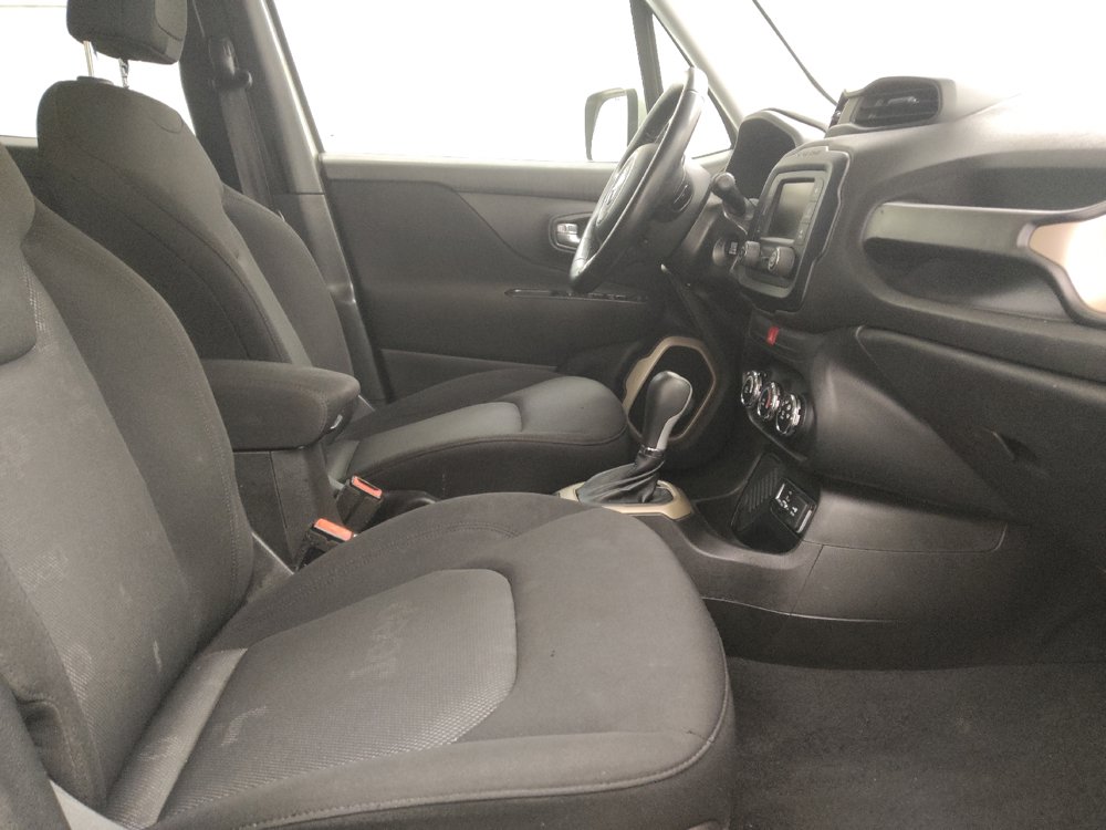 Used 2017 Jeep Renegade Latitude FWD image 21
