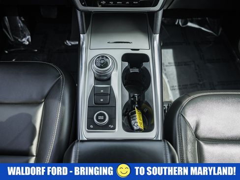Used 2022 Ford Explorer XLT w/ Equipment Group 202A AWD/4WD image 31