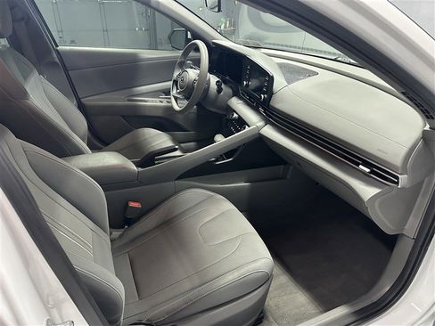 Used 2023 Hyundai Elantra SEL image 10