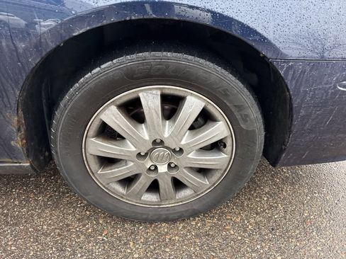 Used 2009 Buick LaCrosse CX image 11