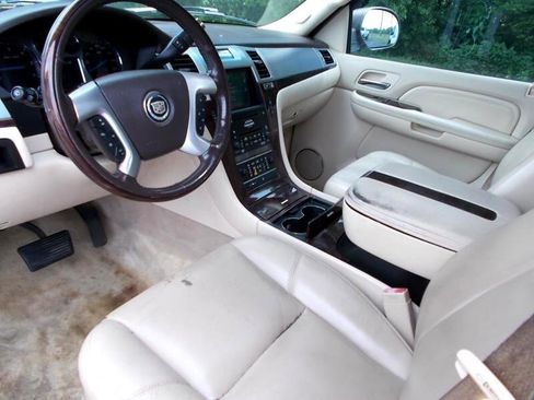 Used 2007 Cadillac Escalade AWD w/ Information Package image 29