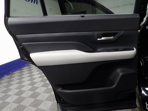 Used 2025 Toyota Grand Highlander AWD image 56