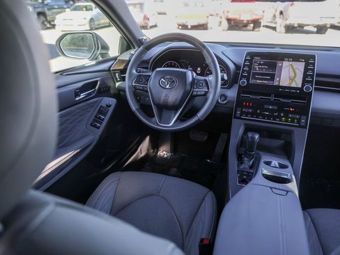 Used 2020 Toyota Avalon Limited image 29