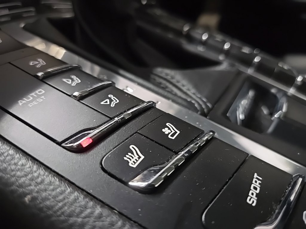 Used 2018 Porsche Macan Sport Edition AWD/4WD image 26