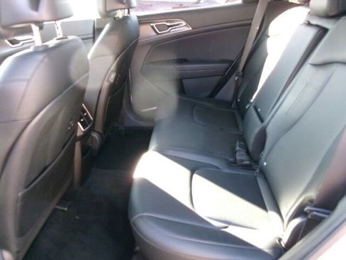 Used 2025 Kia Sportage SX image 18
