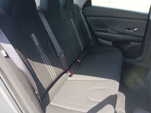 Used 2024 Hyundai Elantra SEL FWD image 18
