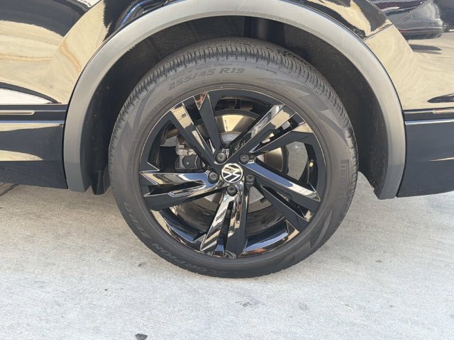 Certified 2024 Volkswagen Tiguan SE R-Line FWD image 6