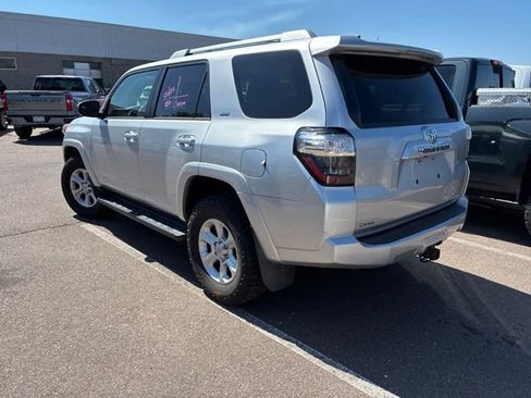 Used 2017 Toyota 4Runner SR5 AWD/4WD image 3