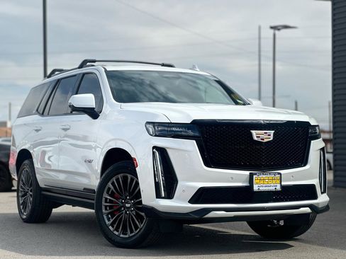 Used 2023 Cadillac Escalade V image 2