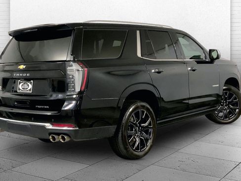 Used 2025 Chevrolet Tahoe Premier AWD/4WD image 13