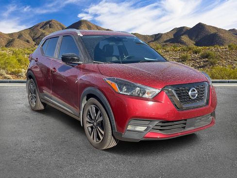 Used 2020 Nissan Kicks SR w/ SR Premium Package FWD image 3