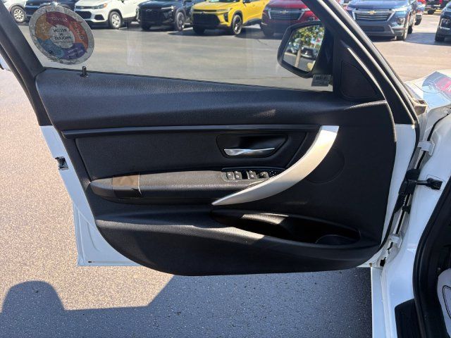 Used 2016 BMW 320i xDrive Sedan AWD/4WD image 15