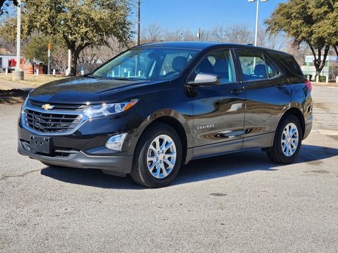 Used 2020 Chevrolet Equinox LS image 3