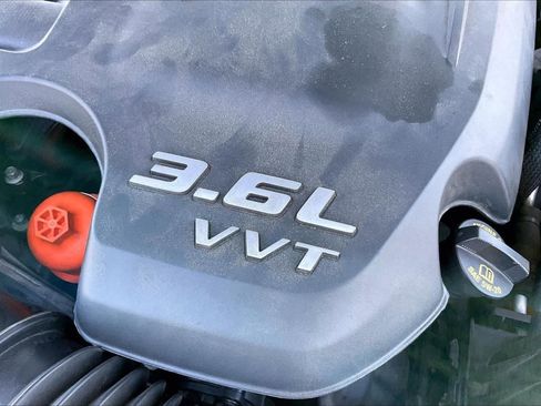 Used 2018 Chrysler 300 Touring w/ Sport Appearance Package image 33