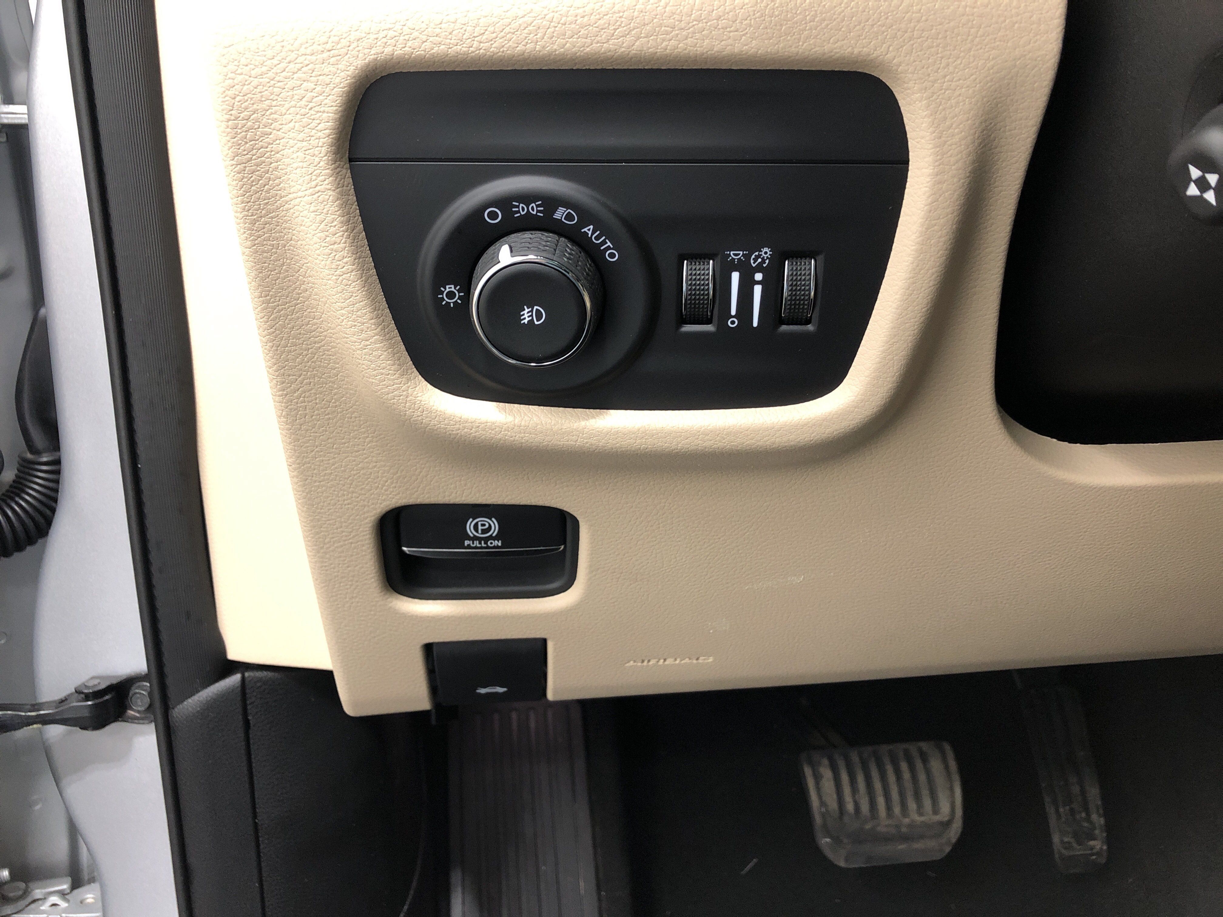 Certified 2024 Jeep Grand Cherokee Limited w/ Luxury Tech Group II AWD/4WD image 19