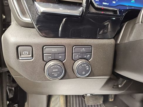 Used 2025 Chevrolet Silverado 1500 LT AWD/4WD image 27