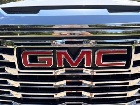 Used 2025 GMC Sierra 1500 Denali w/ Denali Reserve Package AWD/4WD image 17