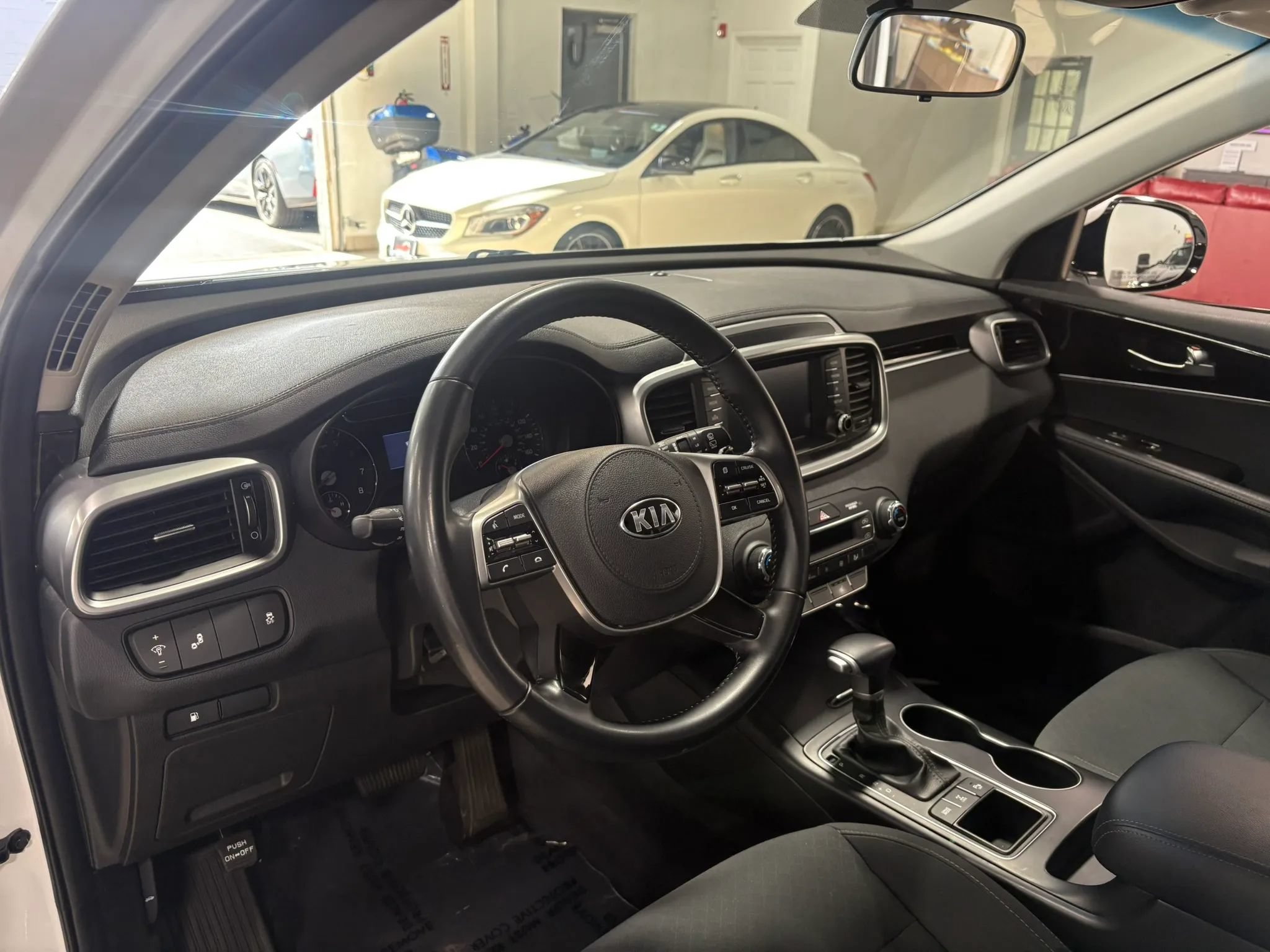 Used 2020 Kia Sorento LX w/ LX I4 Convenience Package AWD/4WD image 2