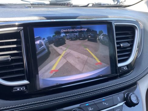 Used 2023 Chrysler Pacifica Touring-L FWD image 32