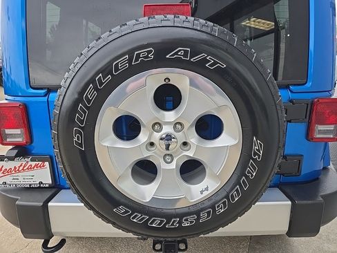 Used 2015 Jeep Wrangler Unlimited Sahara w/ Connectivity Group image 22