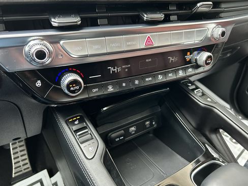 Certified 2025 Kia Telluride SX w/ SX Captain's Chair Package AWD/4WD image 22