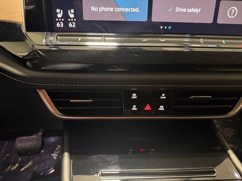 Used 2024 Volkswagen Atlas SE AWD/4WD image 20