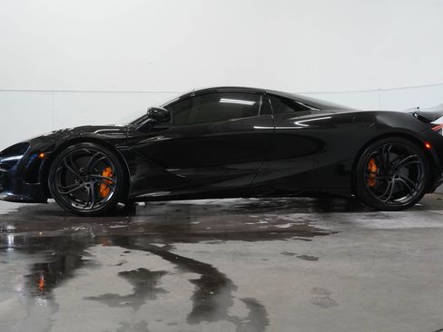 Used 2025 McLaren 750S Spider image 11
