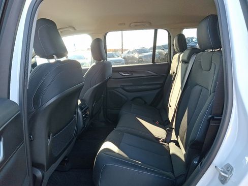 Certified 2024 Jeep Grand Cherokee Laredo image 10