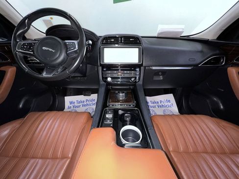 Used 2018 Jaguar F-PACE Portfolio AWD/4WD image 18