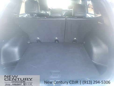 Used 2023 Jeep Compass Trailhawk AWD/4WD image 15