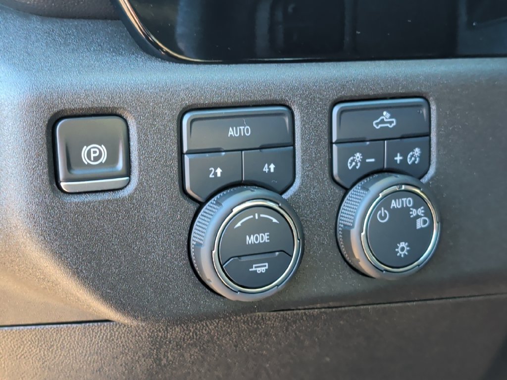 Used 2025 Chevrolet Silverado 1500 LT AWD/4WD image 14