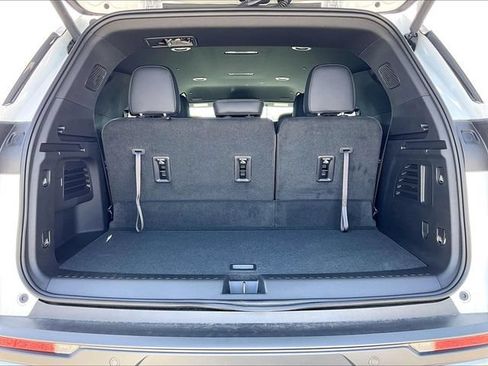 New 2026 Chevrolet Traverse LT w/ Driver Confidence Package AWD/4WD image 15