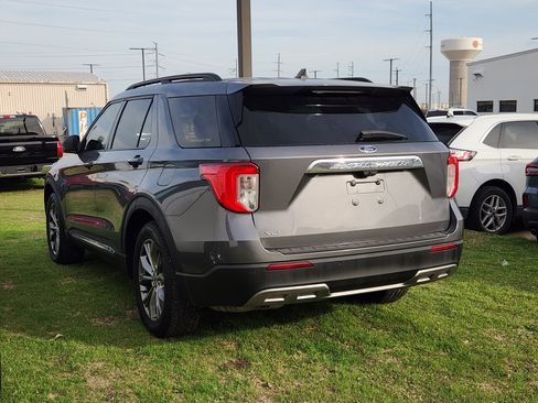 Used 2022 Ford Explorer XLT w/ Equipment Group 202A image 7