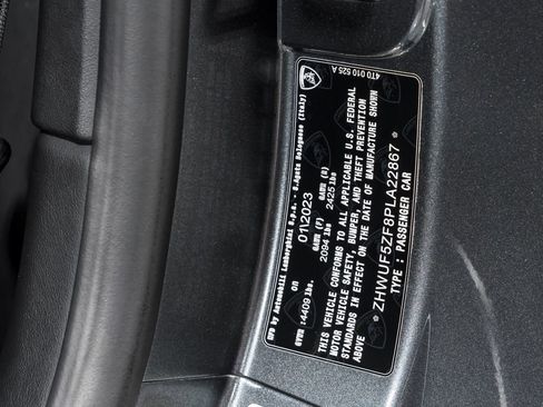 Used 2023 Lamborghini Huracan EVO image 11