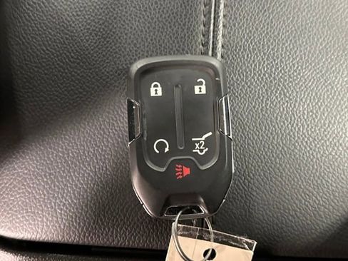 Used 2023 GMC Terrain SLT image 30