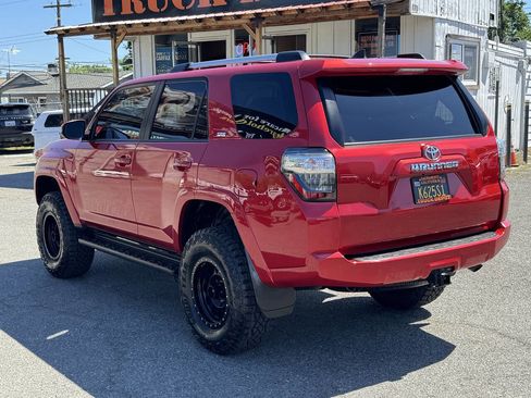 Used 2020 Toyota 4Runner SR5 Premium w/ Moonroof Package AWD/4WD image 5