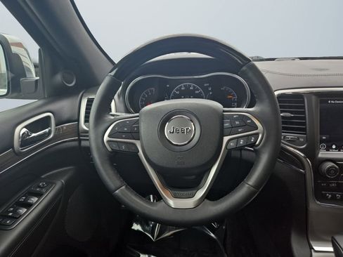 Used 2018 Jeep Grand Cherokee Overland image 12