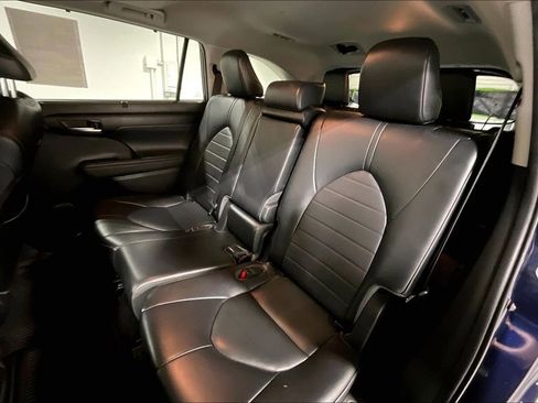 Used 2022 Toyota Highlander XLE image 34