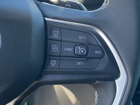 New 2025 Jeep Grand Cherokee Altitude image 18